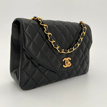 Preowned Chanel black leather vintage ref. 8022