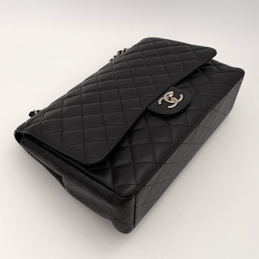 Chanel maxi jumbo caviar leather ref. 8051