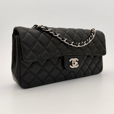Chanel black bag, excellent condition! ref. 8066
